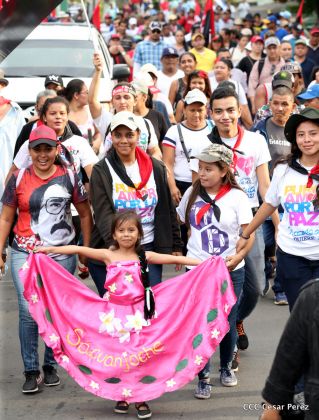 ¡Nicaragüenses caminan por la paz con fe y esperanza!