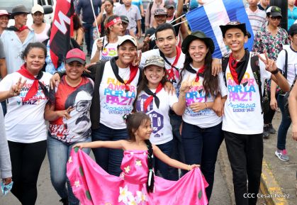 ¡Nicaragüenses caminan por la paz con fe y esperanza!