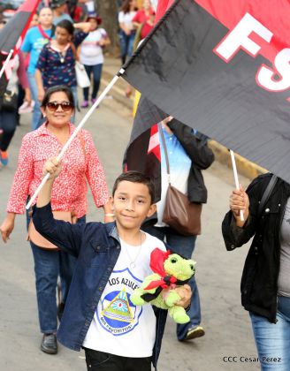 ¡Nicaragüenses caminan por la paz con fe y esperanza!