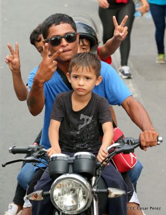 ¡Nicaragüenses caminan por la paz con fe y esperanza!