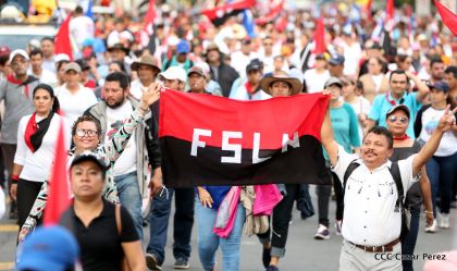 ¡Nicaragüenses caminan por la paz con fe y esperanza!