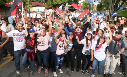 ¡Nicaragüenses caminan por la paz con fe y esperanza!