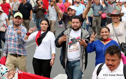 ¡Nicaragüenses caminan por la paz con fe y esperanza!