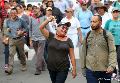 ¡Nicaragüenses caminan por la paz con fe y esperanza!