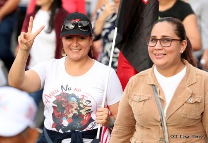 ¡Nicaragüenses caminan por la paz con fe y esperanza!