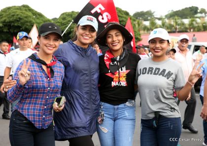 ¡Nicaragüenses caminan por la paz con fe y esperanza!