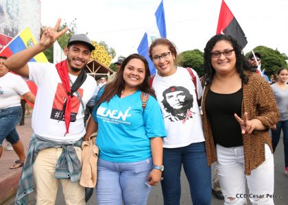 ¡Nicaragüenses caminan por la paz con fe y esperanza!
