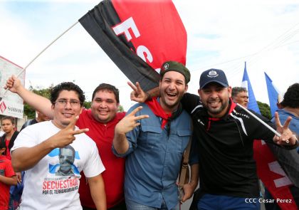 ¡Nicaragüenses caminan por la paz con fe y esperanza!