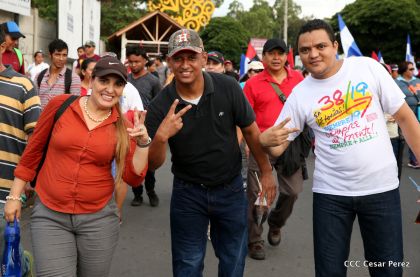 ¡Nicaragüenses caminan por la paz con fe y esperanza!