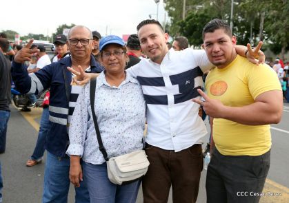 ¡Nicaragüenses caminan por la paz con fe y esperanza!