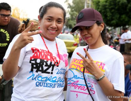 ¡Nicaragüenses caminan por la paz con fe y esperanza!