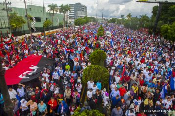 ¡Nicaragüenses caminan por la paz con fe y esperanza!
