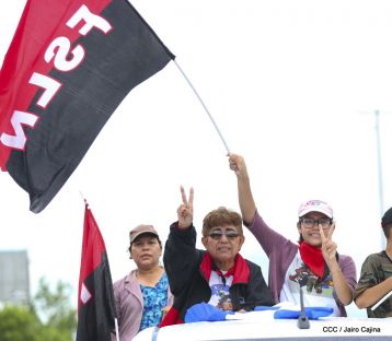 ¡Nicaragüenses caminan por la paz con fe y esperanza!