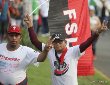 ¡Nicaragüenses caminan por la paz con fe y esperanza!