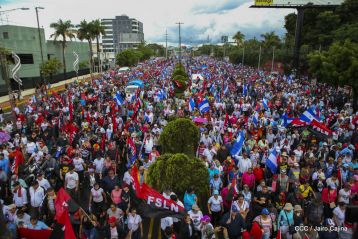 ¡Nicaragüenses caminan por la paz con fe y esperanza!