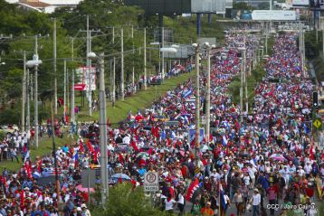 ¡Nicaragüenses caminan por la paz con fe y esperanza!