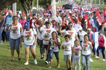 ¡Nicaragüenses caminan por la paz con fe y esperanza!