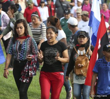 ¡Nicaragüenses caminan por la paz con fe y esperanza!