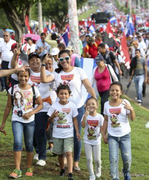 ¡Nicaragüenses caminan por la paz con fe y esperanza!
