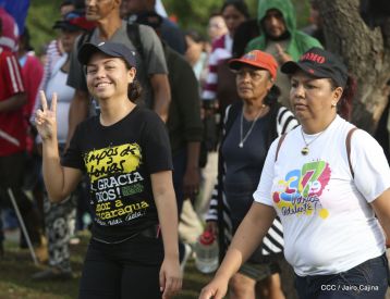 ¡Nicaragüenses caminan por la paz con fe y esperanza!
