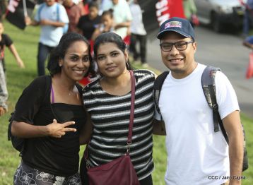 ¡Nicaragüenses caminan por la paz con fe y esperanza!