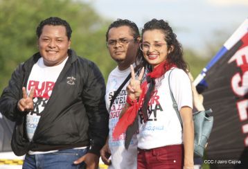 ¡Nicaragüenses caminan por la paz con fe y esperanza!