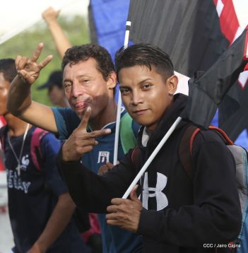 ¡Nicaragüenses caminan por la paz con fe y esperanza!