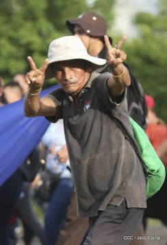 ¡Nicaragüenses caminan por la paz con fe y esperanza!