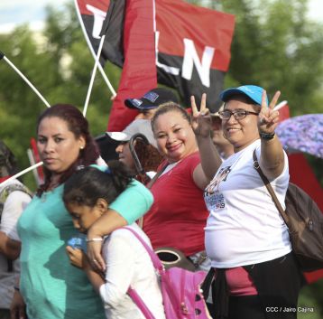¡Nicaragüenses caminan por la paz con fe y esperanza!