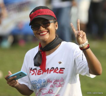 ¡Nicaragüenses caminan por la paz con fe y esperanza!