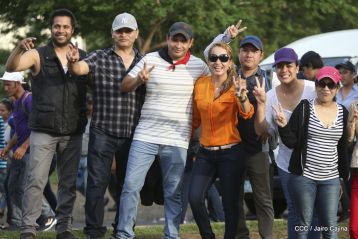 ¡Nicaragüenses caminan por la paz con fe y esperanza!