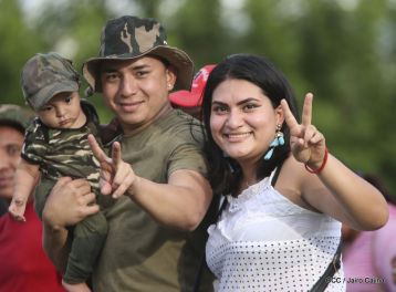 ¡Nicaragüenses caminan por la paz con fe y esperanza!