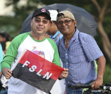 ¡Nicaragüenses caminan por la paz con fe y esperanza!