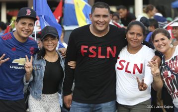 ¡Nicaragüenses caminan por la paz con fe y esperanza!