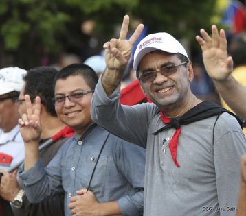 ¡Nicaragüenses caminan por la paz con fe y esperanza!