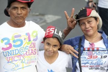 ¡Nicaragüenses caminan por la paz con fe y esperanza!