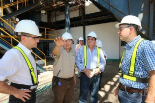 Vicepresidente Halleslevens destaca importancia de industria azucarera
