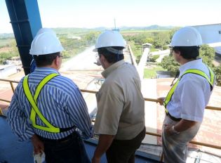 Vicepresidente Halleslevens destaca importancia de industria azucarera