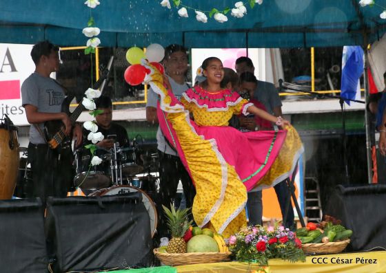 Por Nuestros Héroes del Amor que nos dejaron la obligación de mantener nuestra Nicaragua, Siempre Libre  