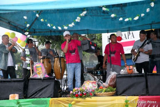Por Nuestros Héroes del Amor que nos dejaron la obligación de mantener nuestra Nicaragua, Siempre Libre  