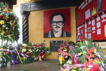 Por Nuestros Héroes del Amor que nos dejaron la obligación de mantener nuestra Nicaragua, Siempre Libre  