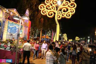 Familias visitan Altares a la Virgen en Avenida de Bolívar a Chávez