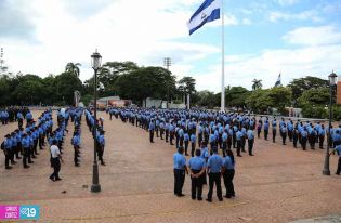 Cadetes de la Policía practican en Plaza de la Revolución
