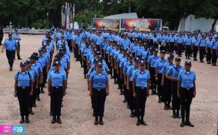 Cadetes de la Policía practican en Plaza de la Revolución