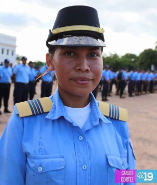 Cadetes de la Policía practican en Plaza de la Revolución