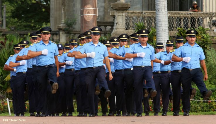Cadetes de la Policía practican en Plaza de la Revolución