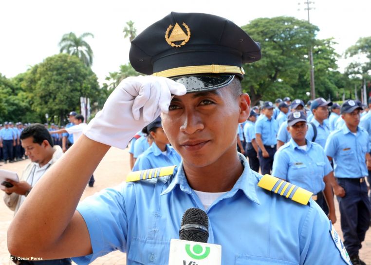 Cadetes de la Policía practican en Plaza de la Revolución