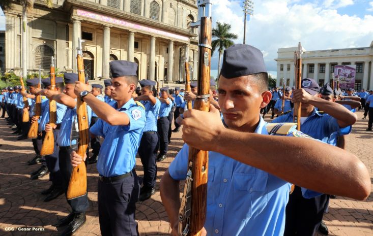 Cadetes de la Policía practican en Plaza de la Revolución