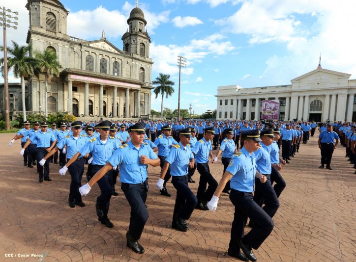 Cadetes de la Policía practican en Plaza de la Revolución