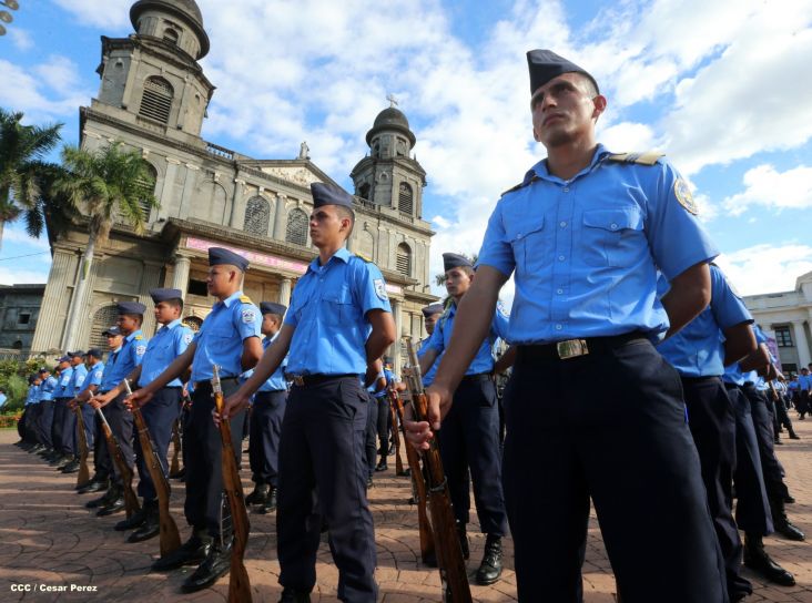 Cadetes de la Policía practican en Plaza de la Revolución